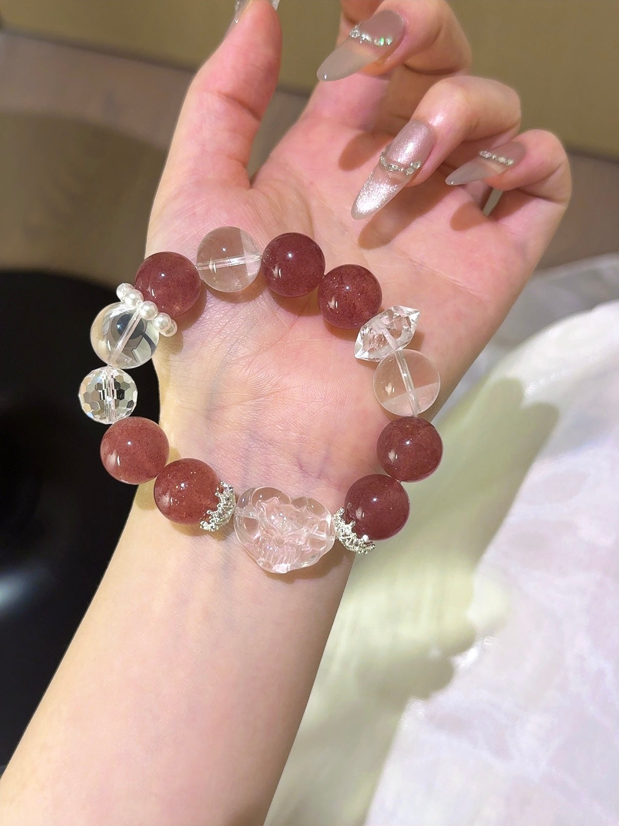 ▫️▪️ Strawberry crystal white ghost white crystal fox fox bracelet
